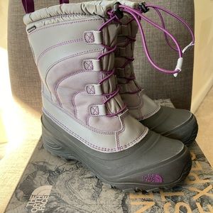 The North Face kids winter boots in size 7 (big kids).